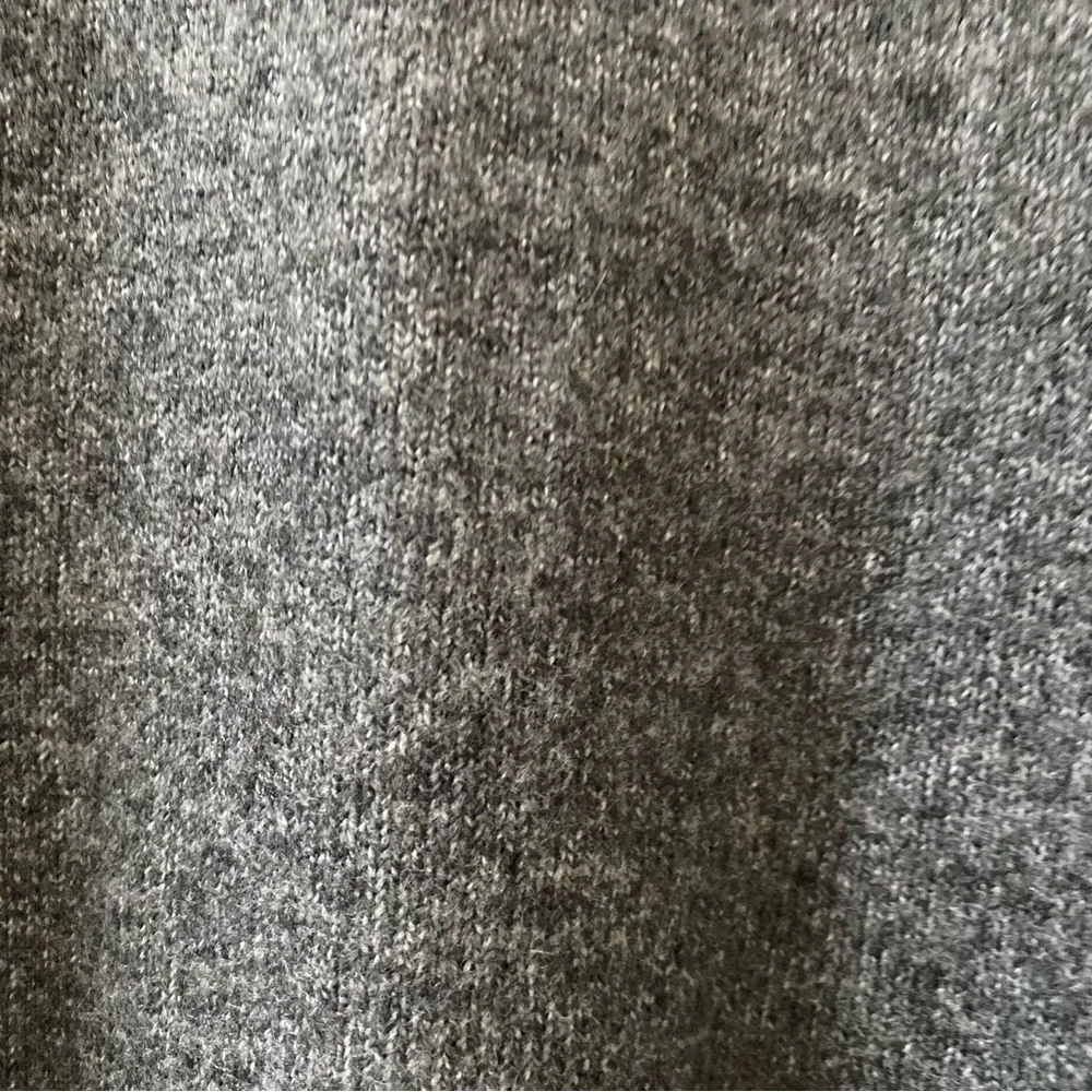 Vince Camuto Heather Gray V-Neck Long Sleeve Women's Size Medium Sweater NWT! - Picture 7 of 16